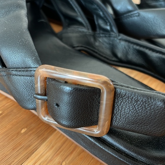 Vince Women’s Rexx Black Leather Sandals Size 8.5 Fisherman - Picture 6 of 8